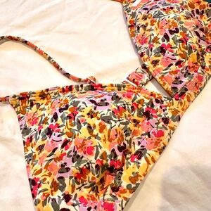 Brand new Roxy bikini top. Vibrant and comfortable. Size medium.